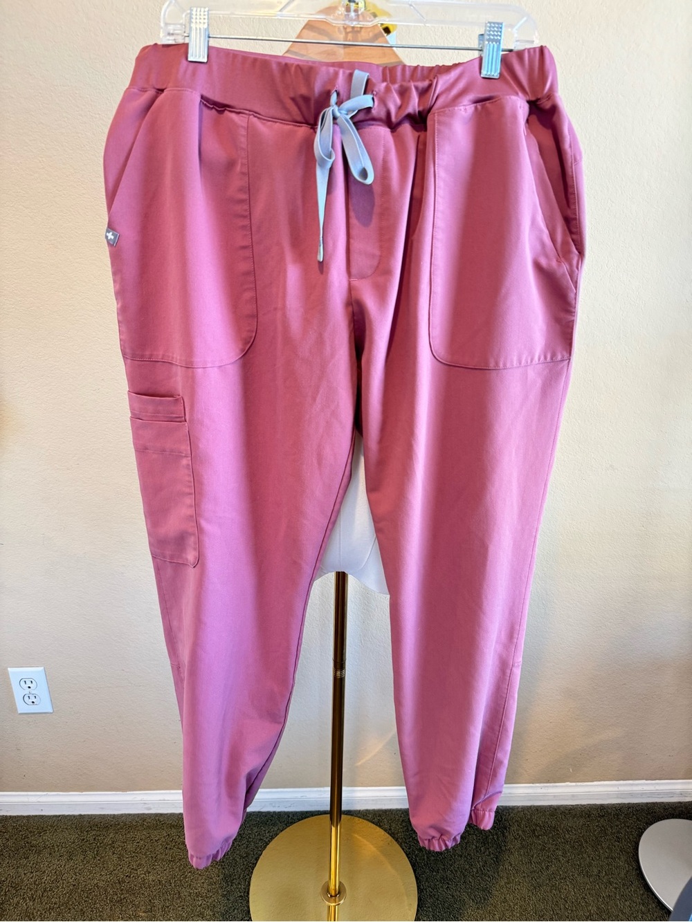 FIGS High Waisted Jogger Scrub Pants Women’s XL Pink Cargo Pockets